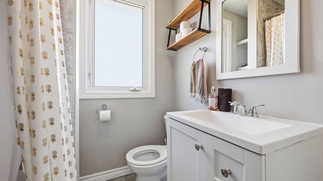 Photo of Bathroom in Sarnia