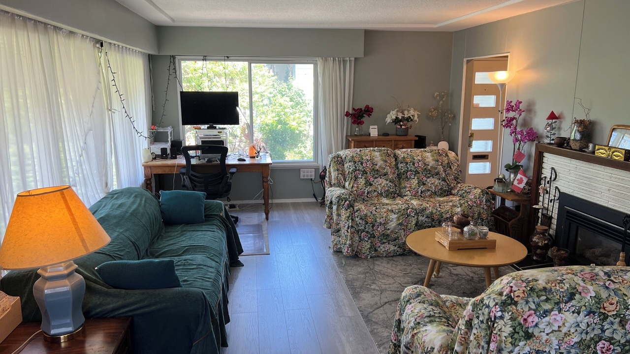 Photo of Livingroom in Surrey