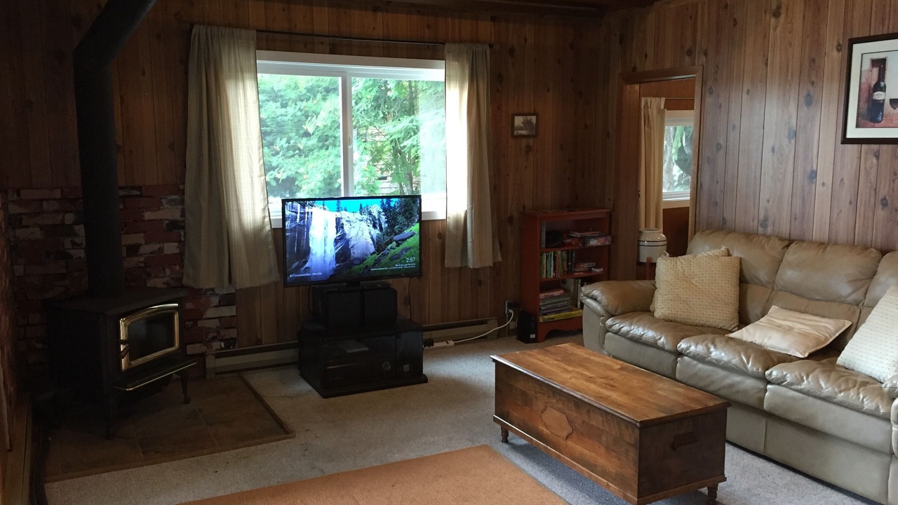 Photo of Livingroom in Shawnigan Lake