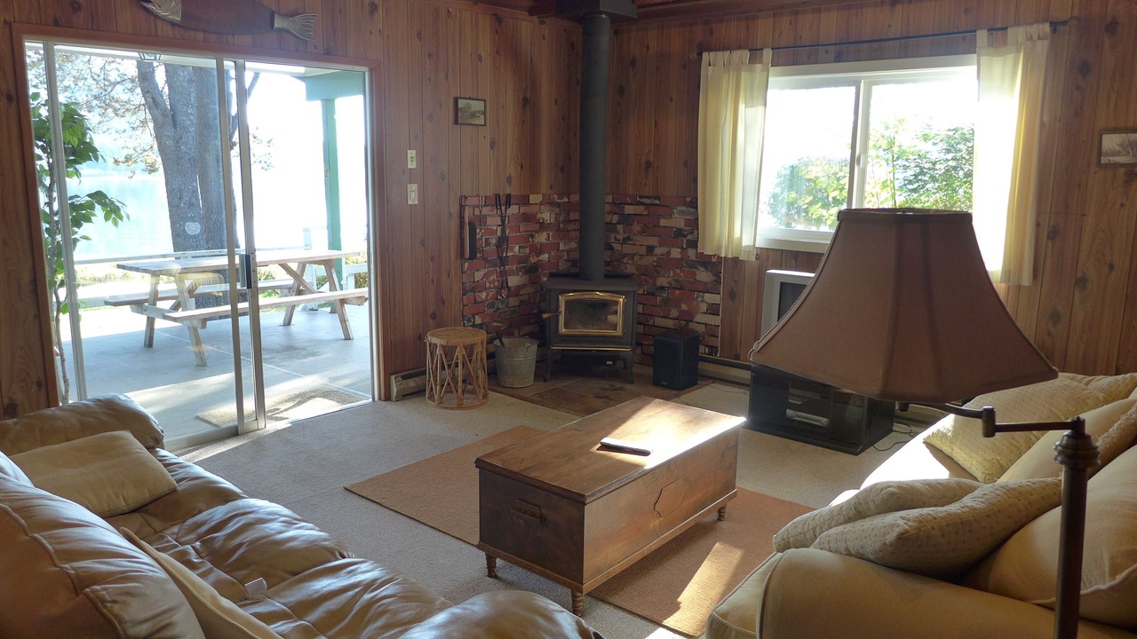 Photo of Livingroom in Shawnigan Lake