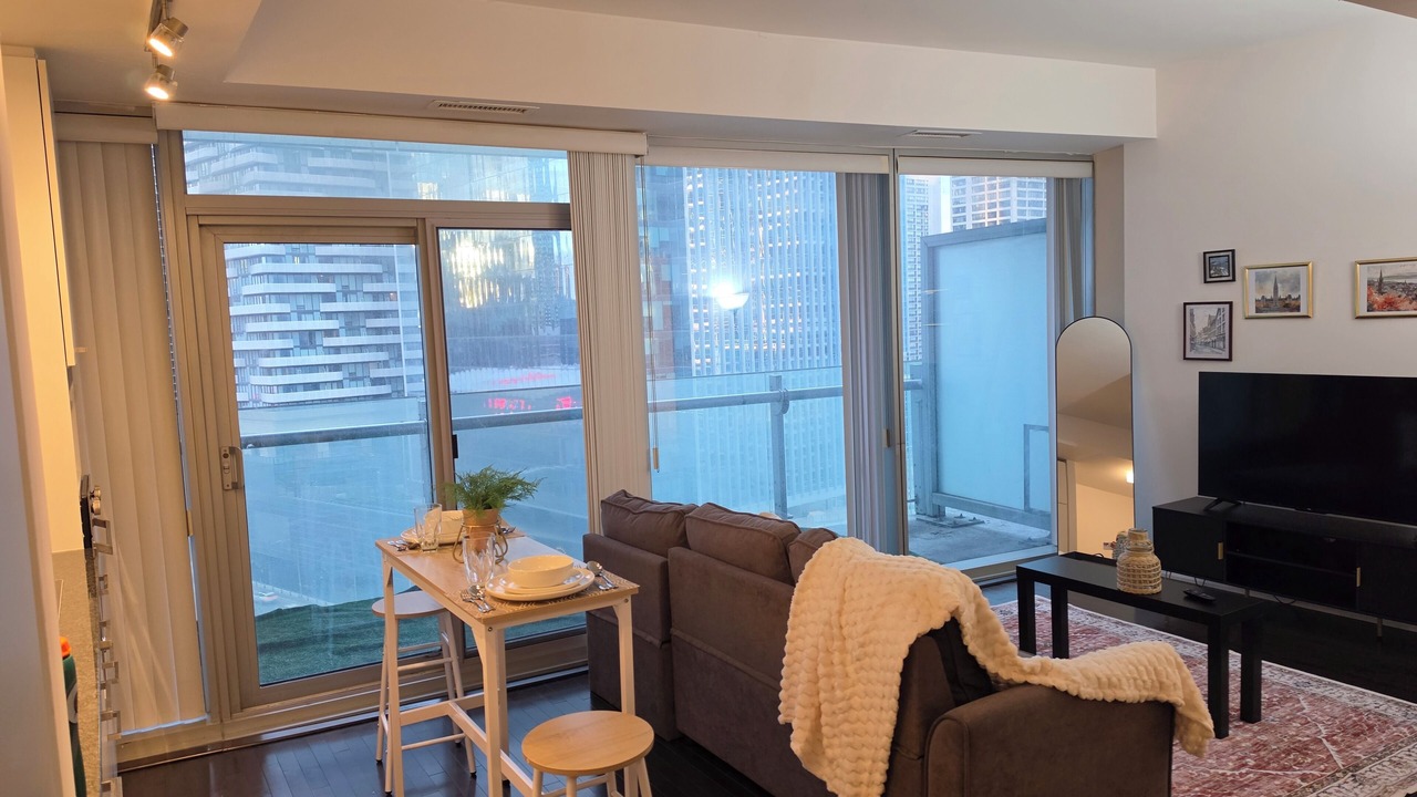 Photo of Livingroom in Toronto Entertainment District