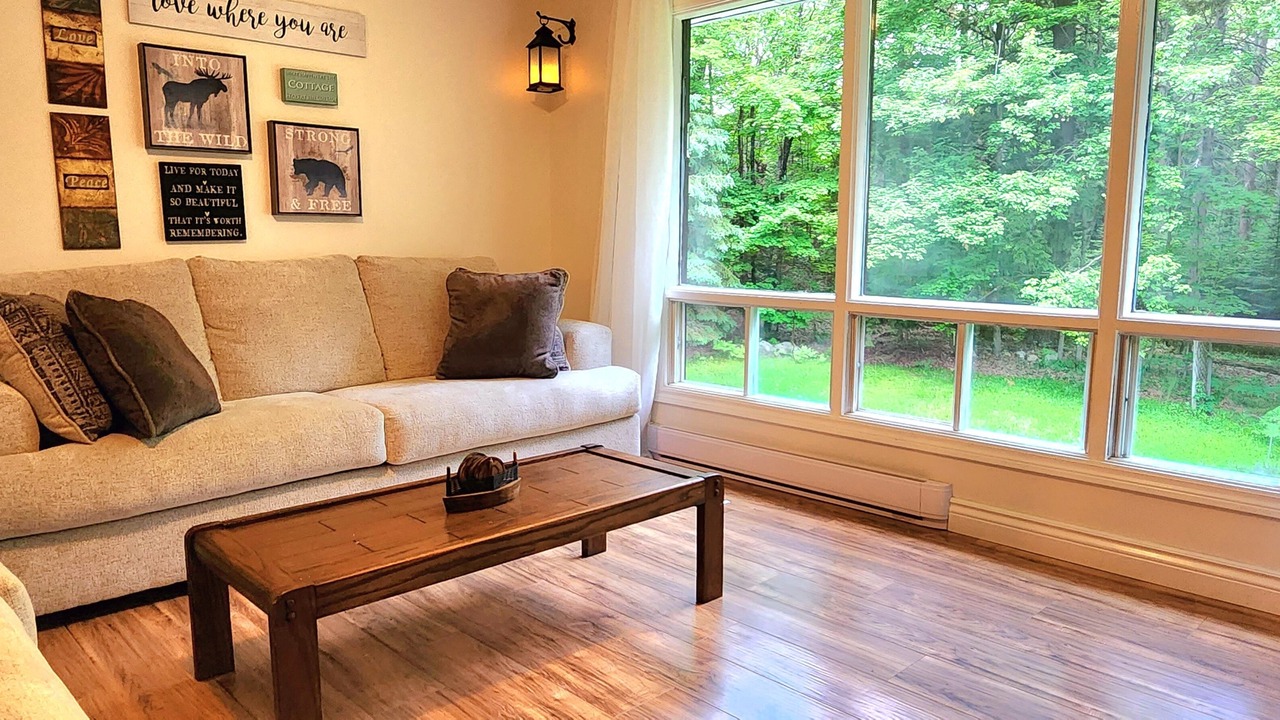 Photo of Livingroom in Bracebridge