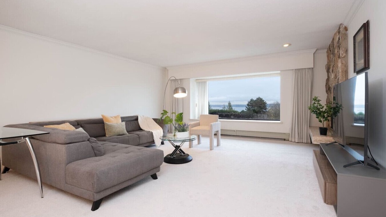 Photo of Livingroom in Caulfeild