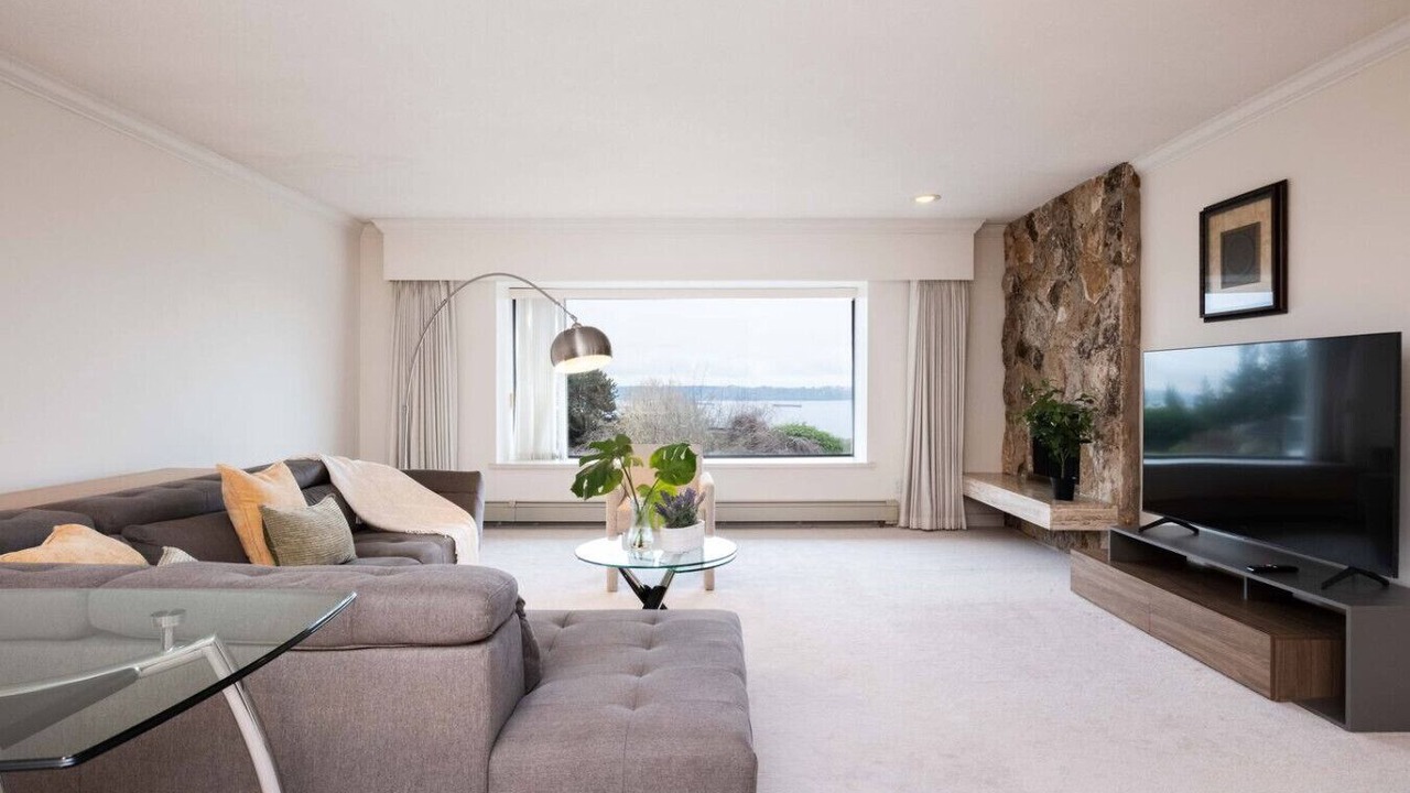 Photo of Livingroom in Caulfeild