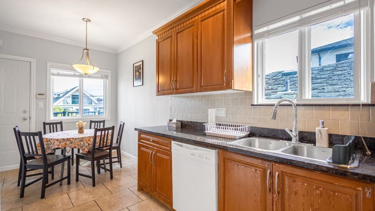 Photo of Kitchen in Renfrew-Collingwood