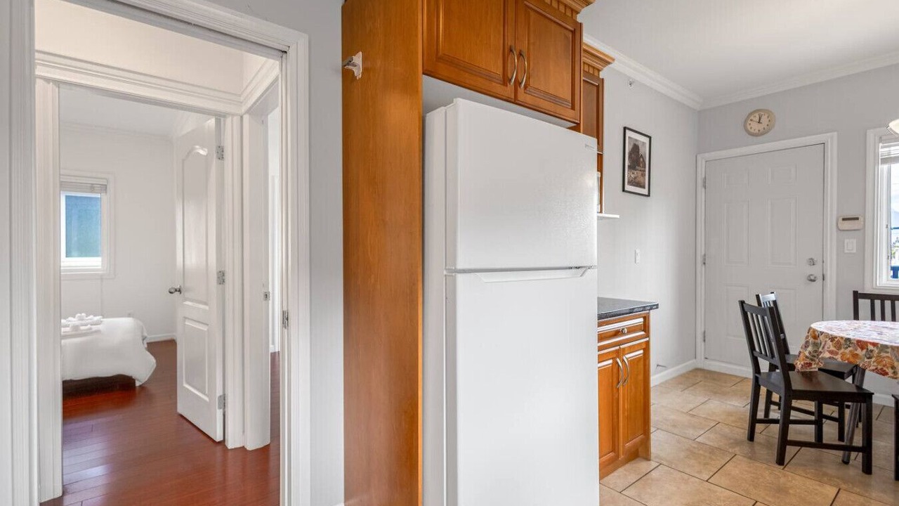 Photo of Bedroom in Renfrew-Collingwood