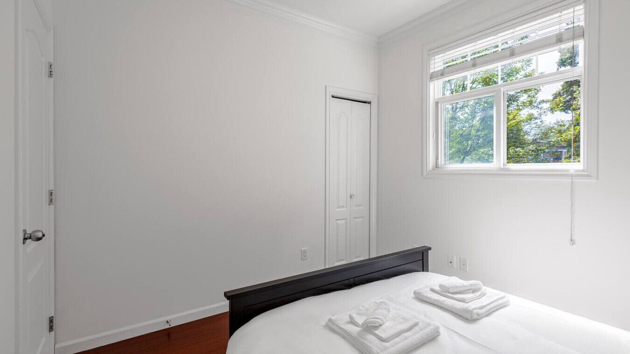 Photo of Bedroom in Renfrew-Collingwood