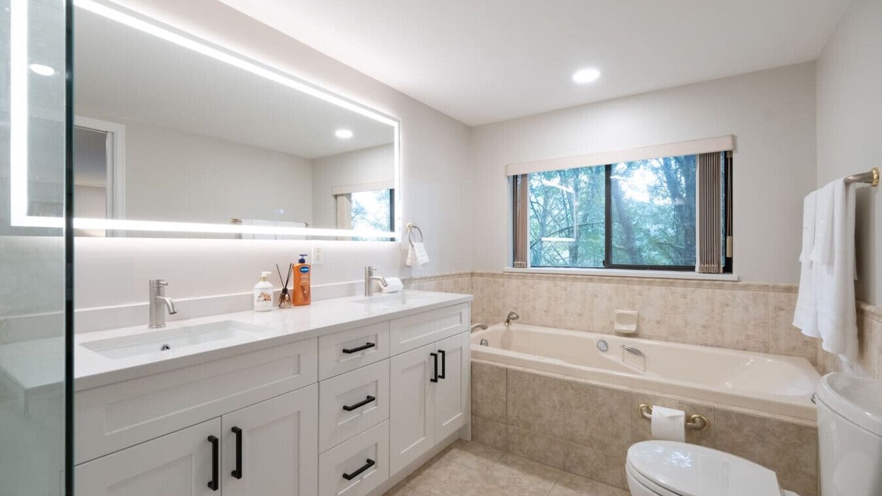 Photo of Bathroom in West Vancouver