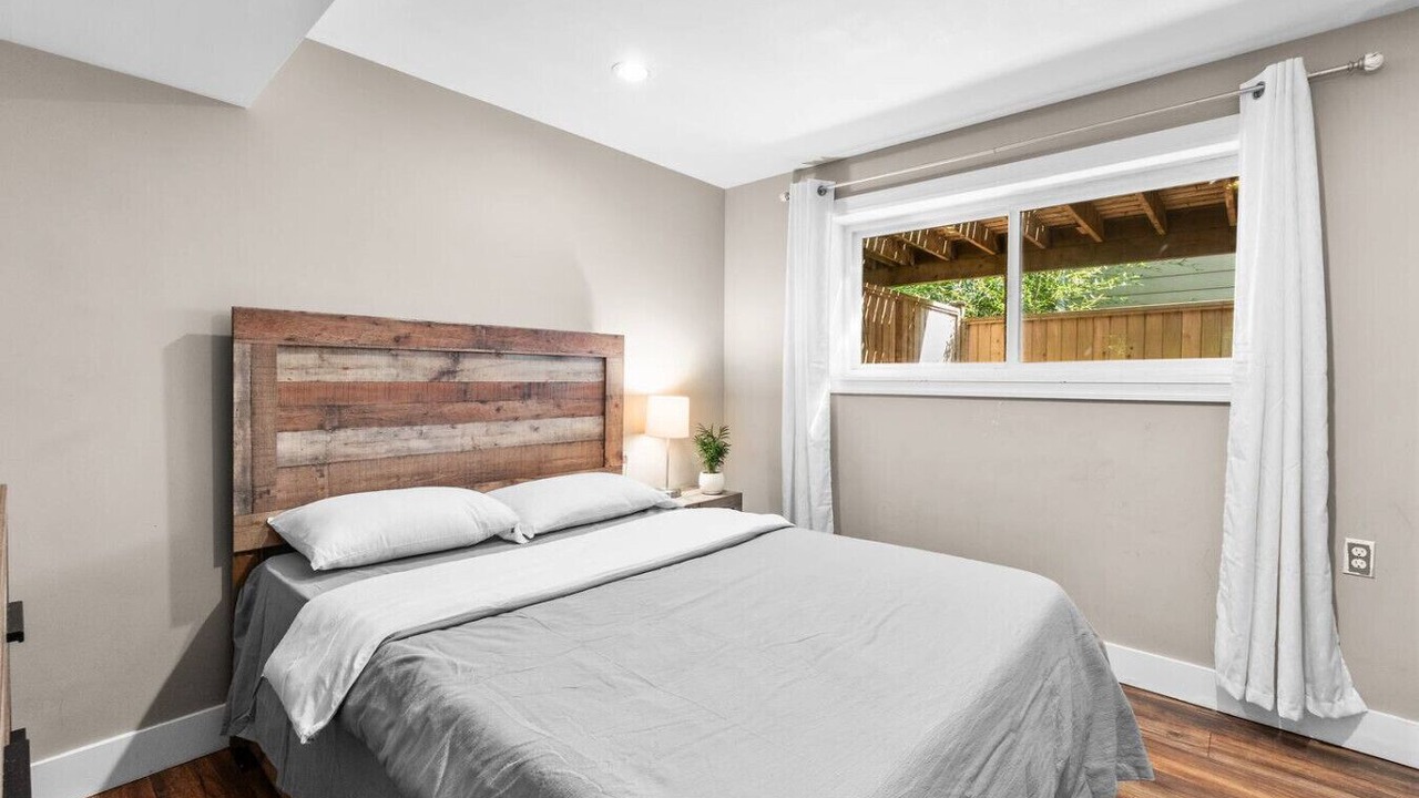 Photo of Bedroom in Crescent Beach