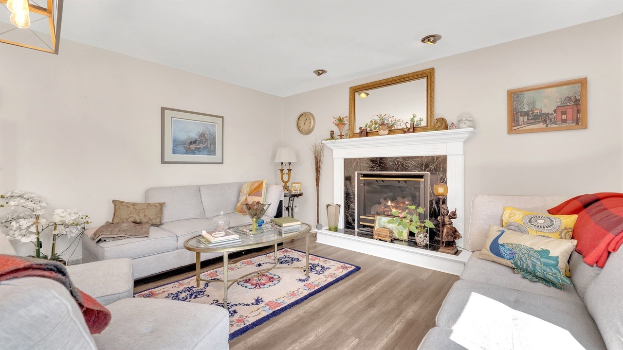 Photo of Livingroom in Grand Bend