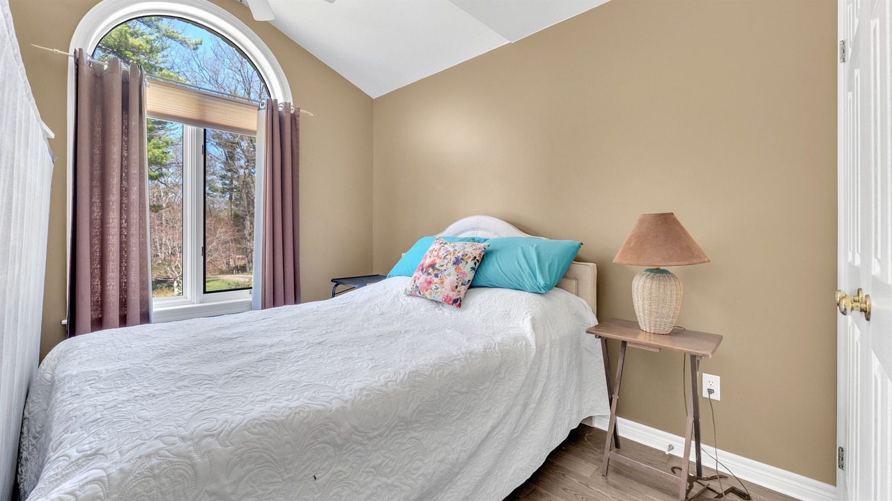 Photo of Bedroom in Grand Bend