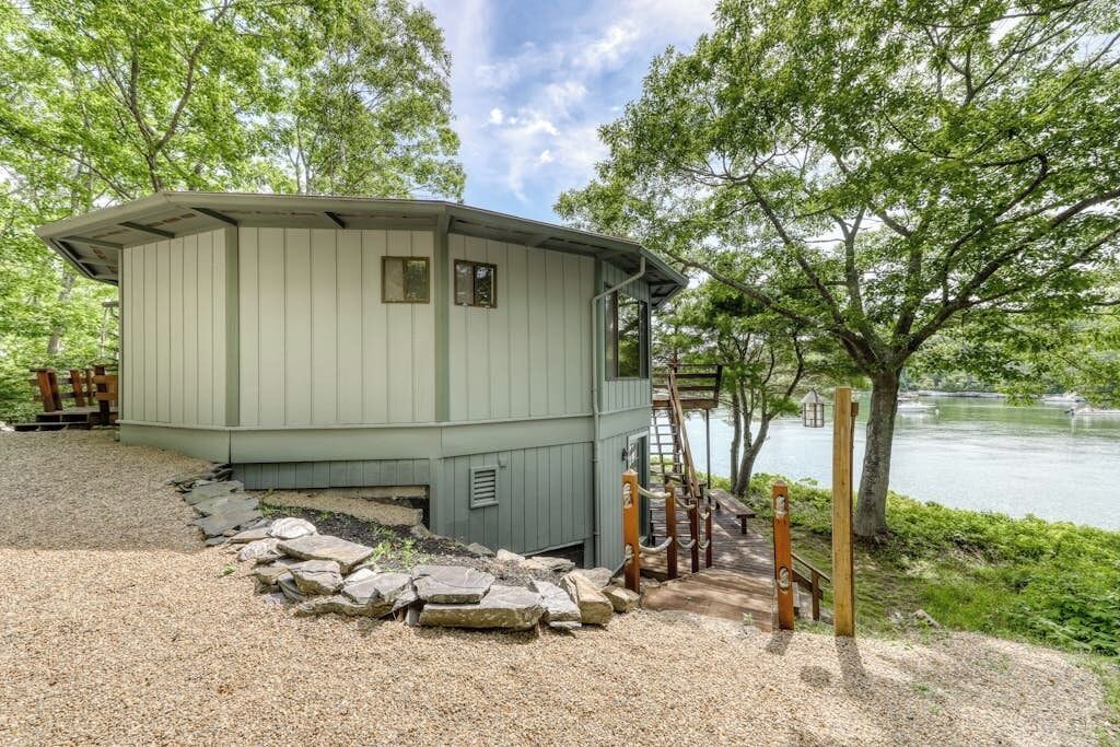 Photo of Outdoor in Isle of Springs