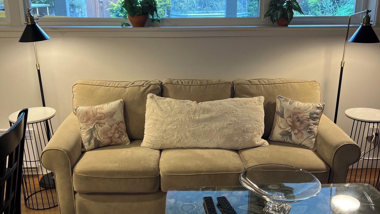 Photo of Livingroom in Cordova Bay