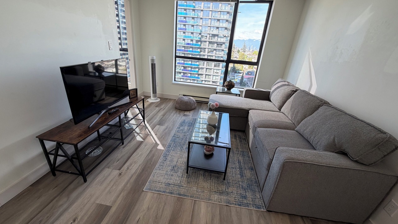 Photo of Livingroom in Renfrew-Collingwood