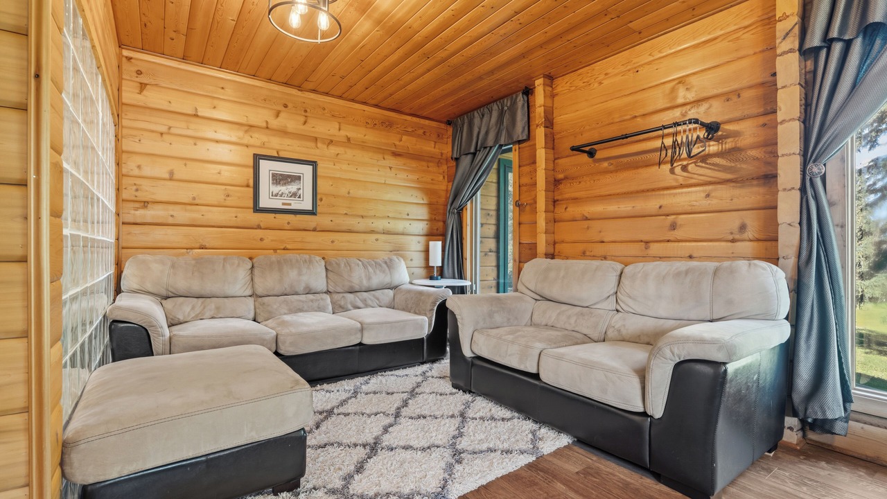 Photo of Livingroom in Central Alberta