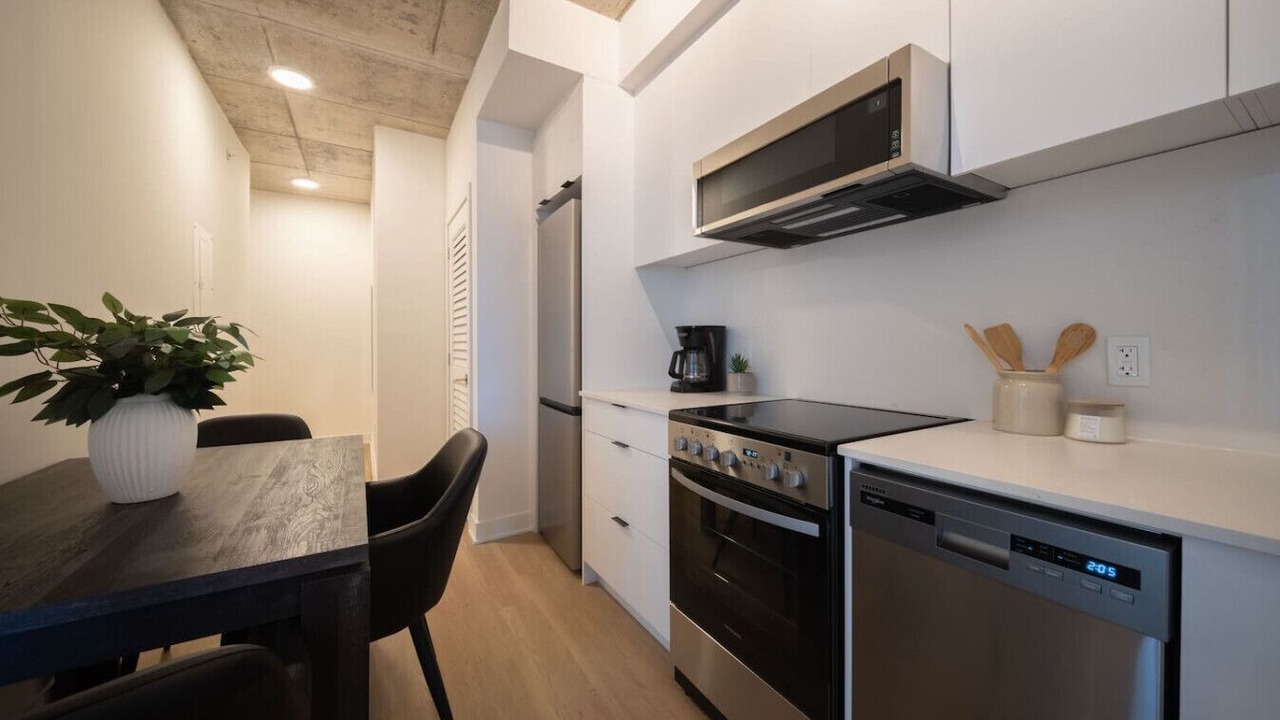 Photo of Kitchen in Carlingwood - McKellar Park - Laurentien View