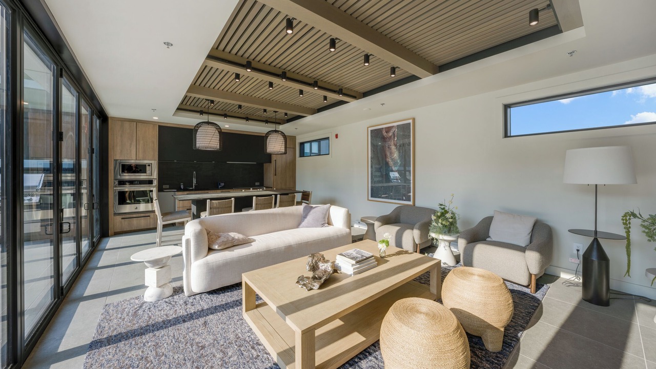 Photo of Livingroom in South Pandosy