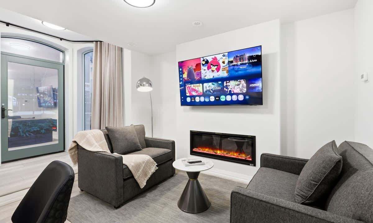 Photo of Livingroom in Toronto Entertainment District