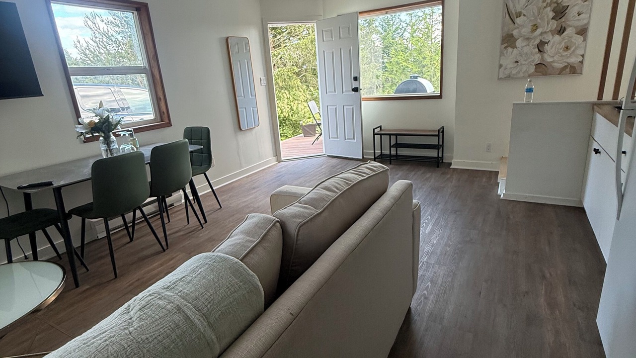 Photo of Livingroom in East Sooke