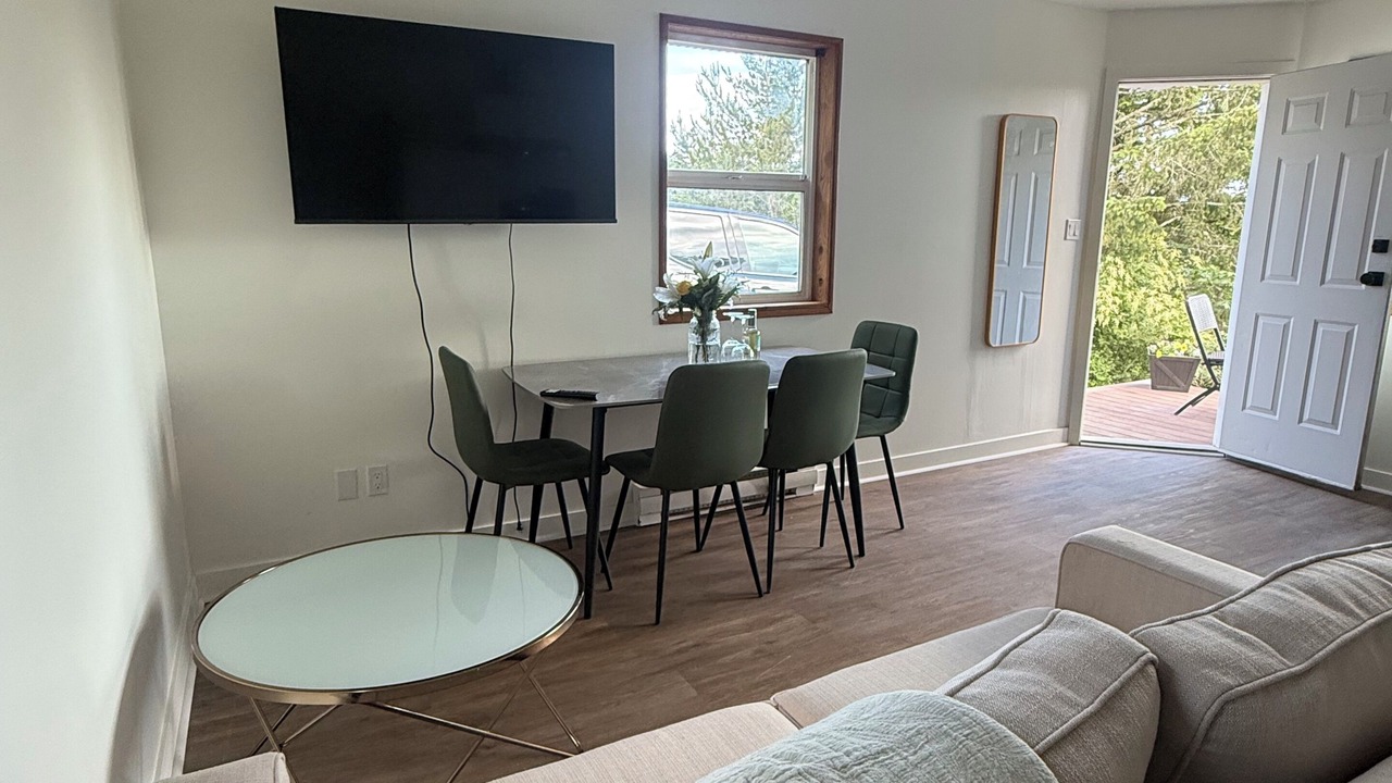 Photo of Livingroom in East Sooke