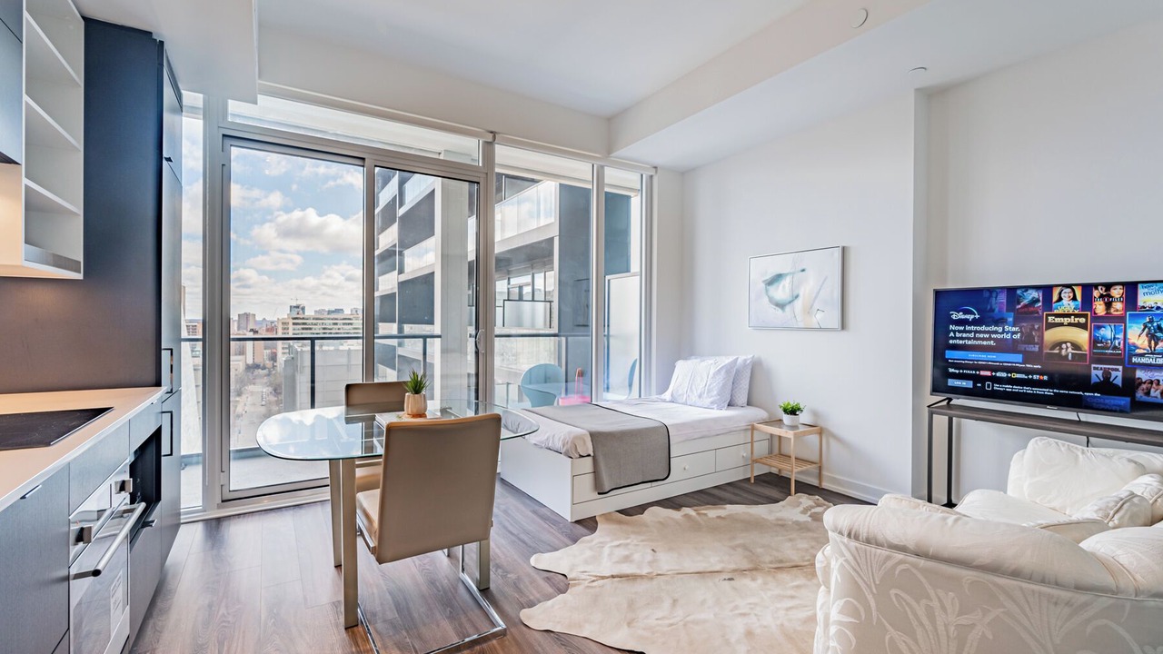 Photo of Bedroom in Bay Street Corridor