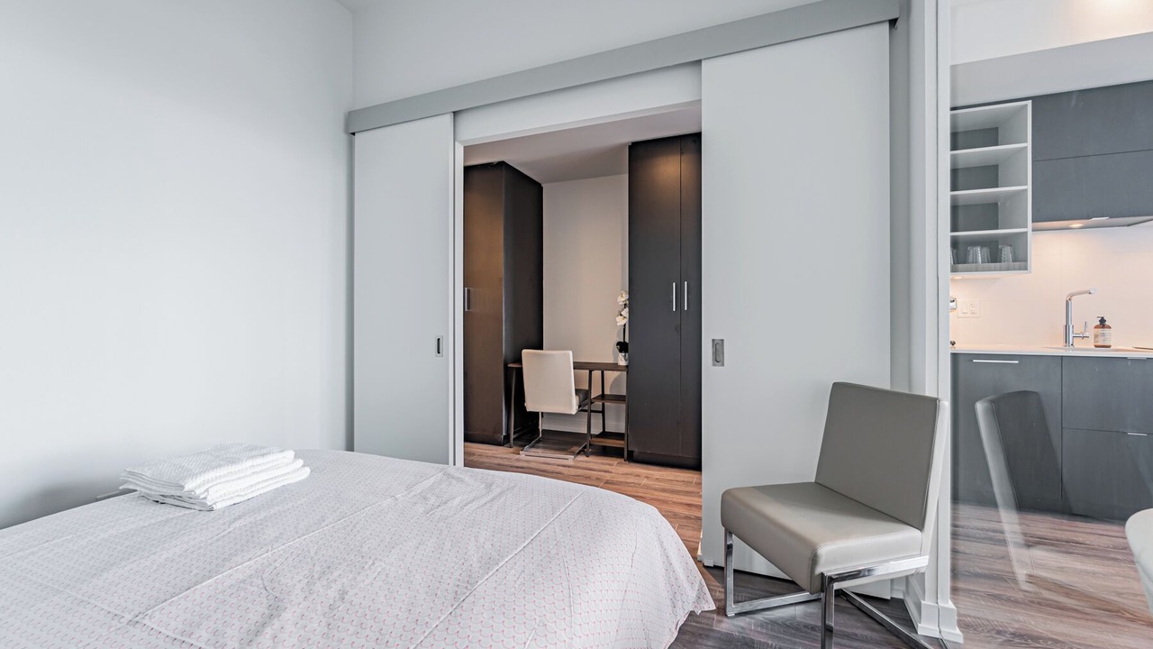 Photo of Bedroom in Bay Street Corridor