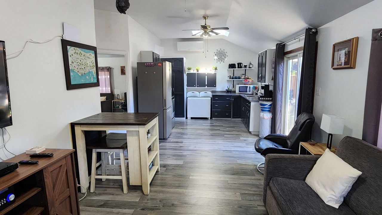 Photo of Livingroom in Levergood Beach