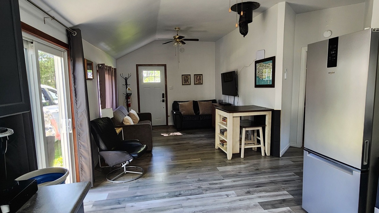 Photo of Livingroom in Levergood Beach