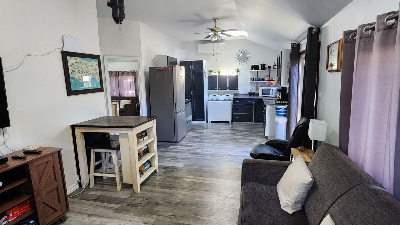 Photo of Livingroom in Levergood Beach