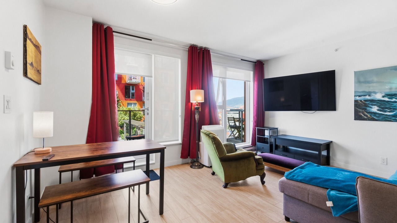 Photo of Livingroom in Downtown Eastside