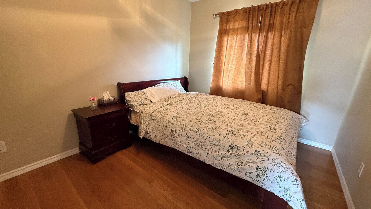 Photo of Bedroom in Lower Sumas Mountain