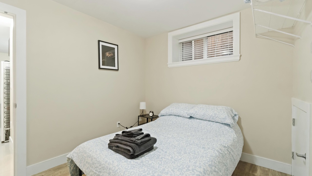 Photo of Bedroom in Sunset