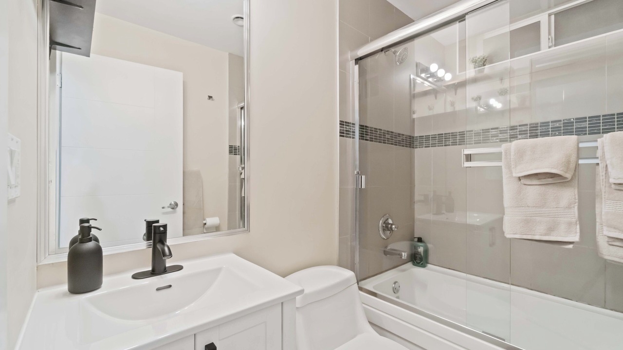 Photo of Bathroom in Sunset