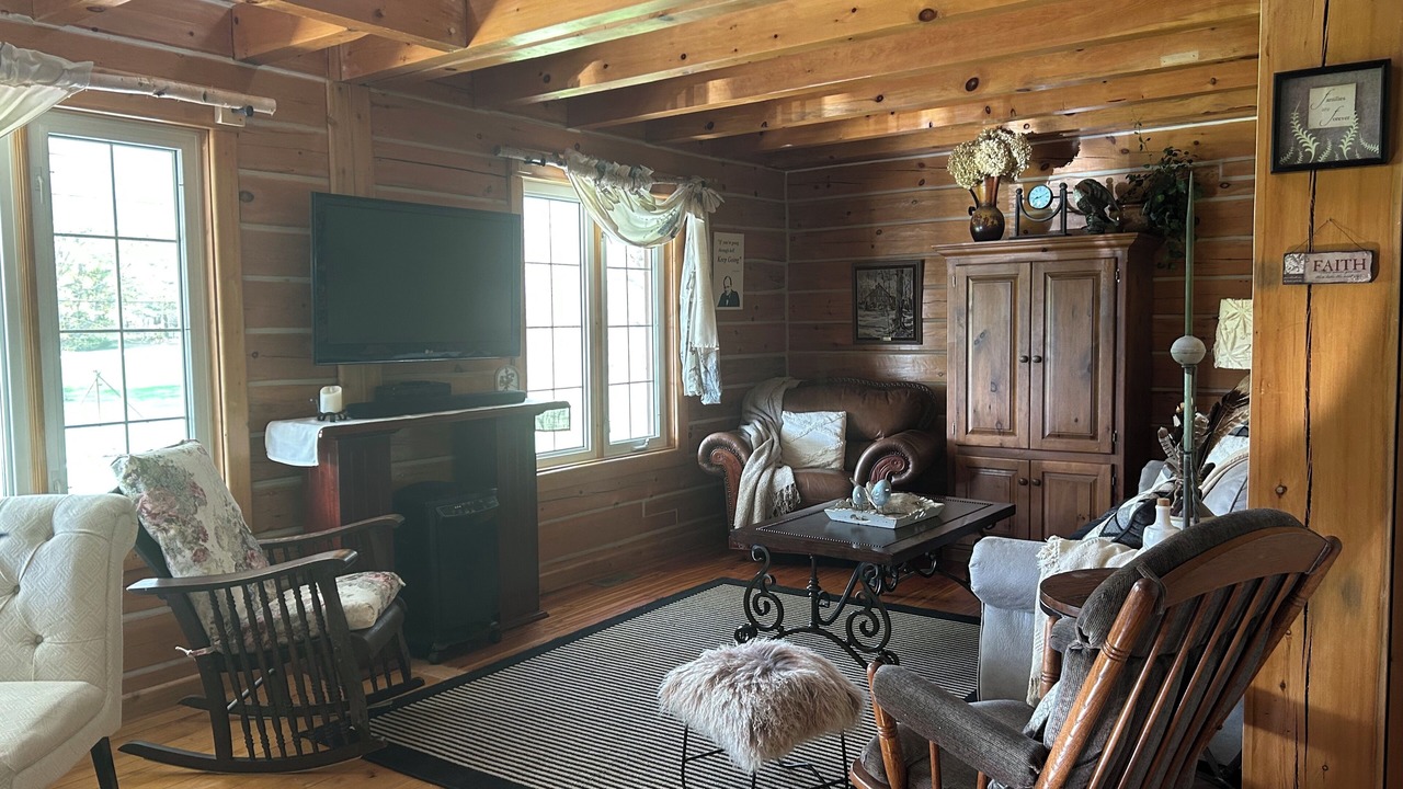 Photo of Livingroom in Wiarton