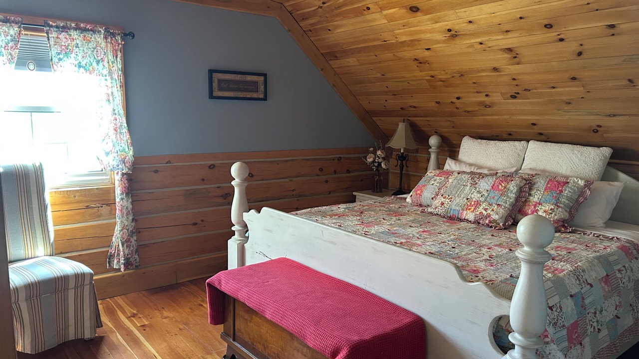 Photo of Bedroom in Wiarton