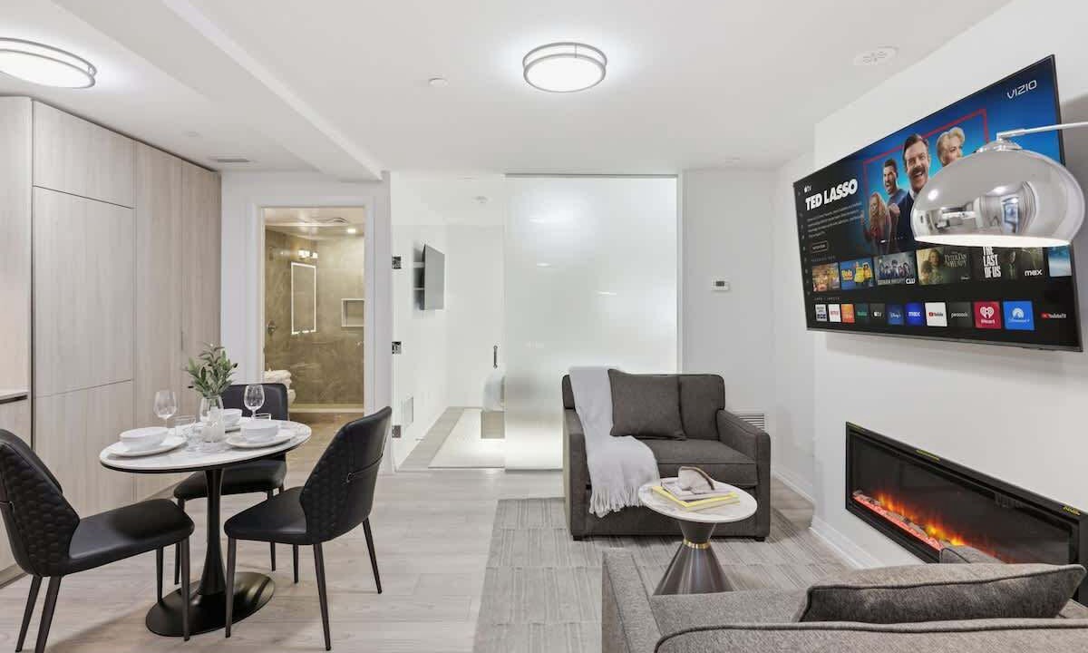 Photo of Livingroom in Toronto Entertainment District