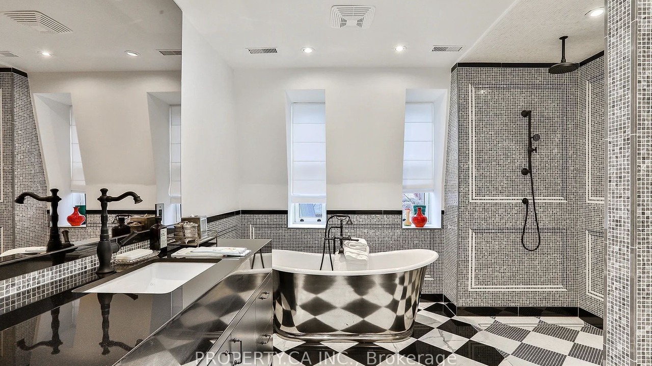Photo of Bathroom in Little Portugal
