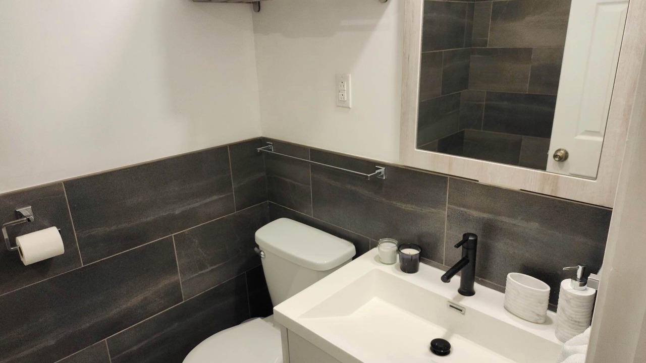 Photo of Bathroom in Cote-Des-Neiges—Notre-Dame-De-Grace