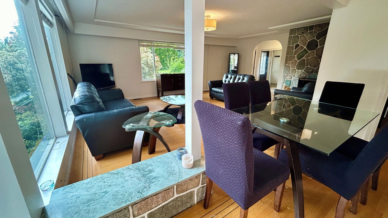 Photo of Livingroom in West Vancouver