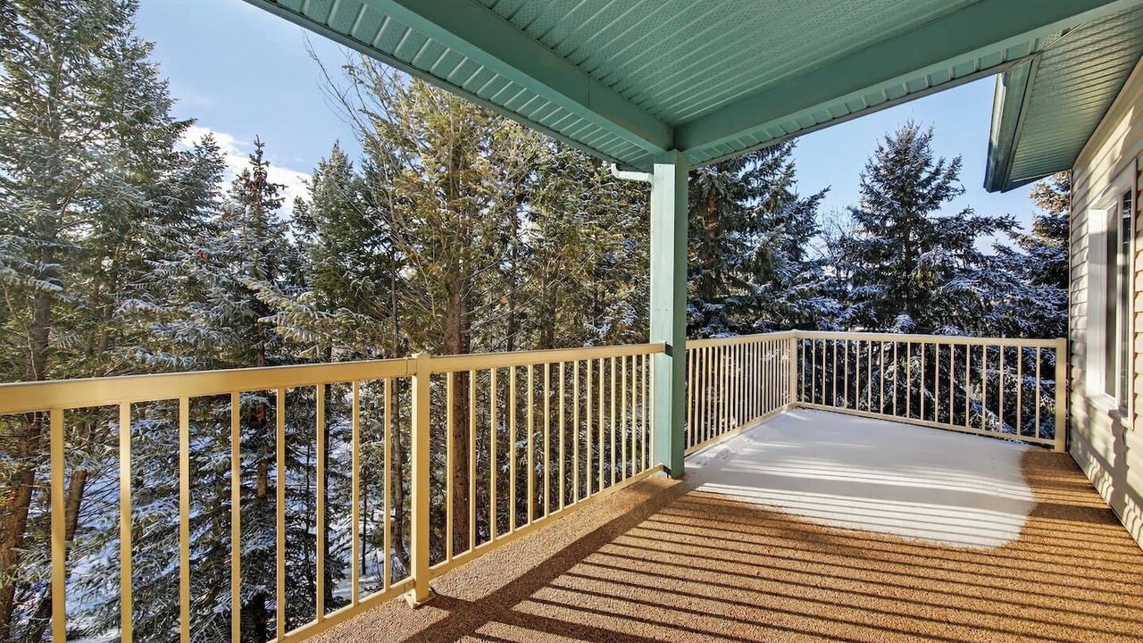 Photo of Patio Balcony in East Kootenay