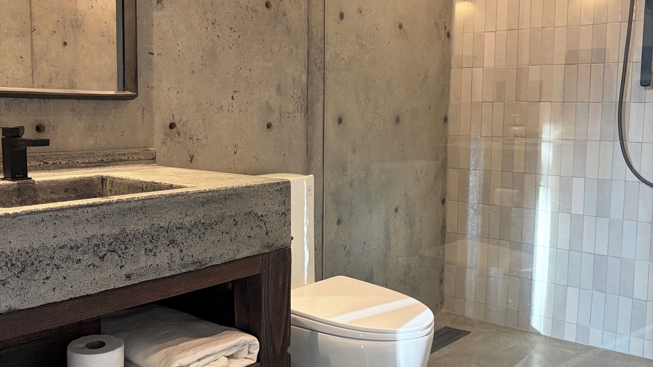 Photo of Bathroom in Lake Cowichan