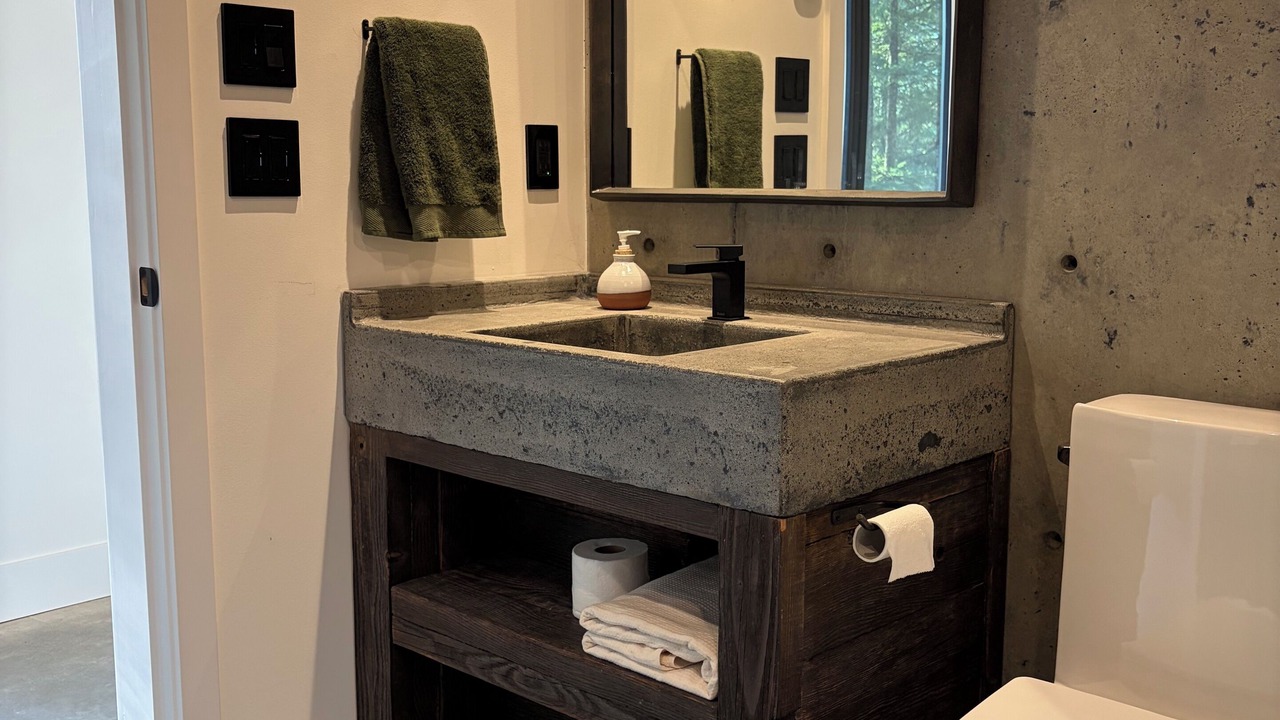 Photo of Bathroom in Lake Cowichan