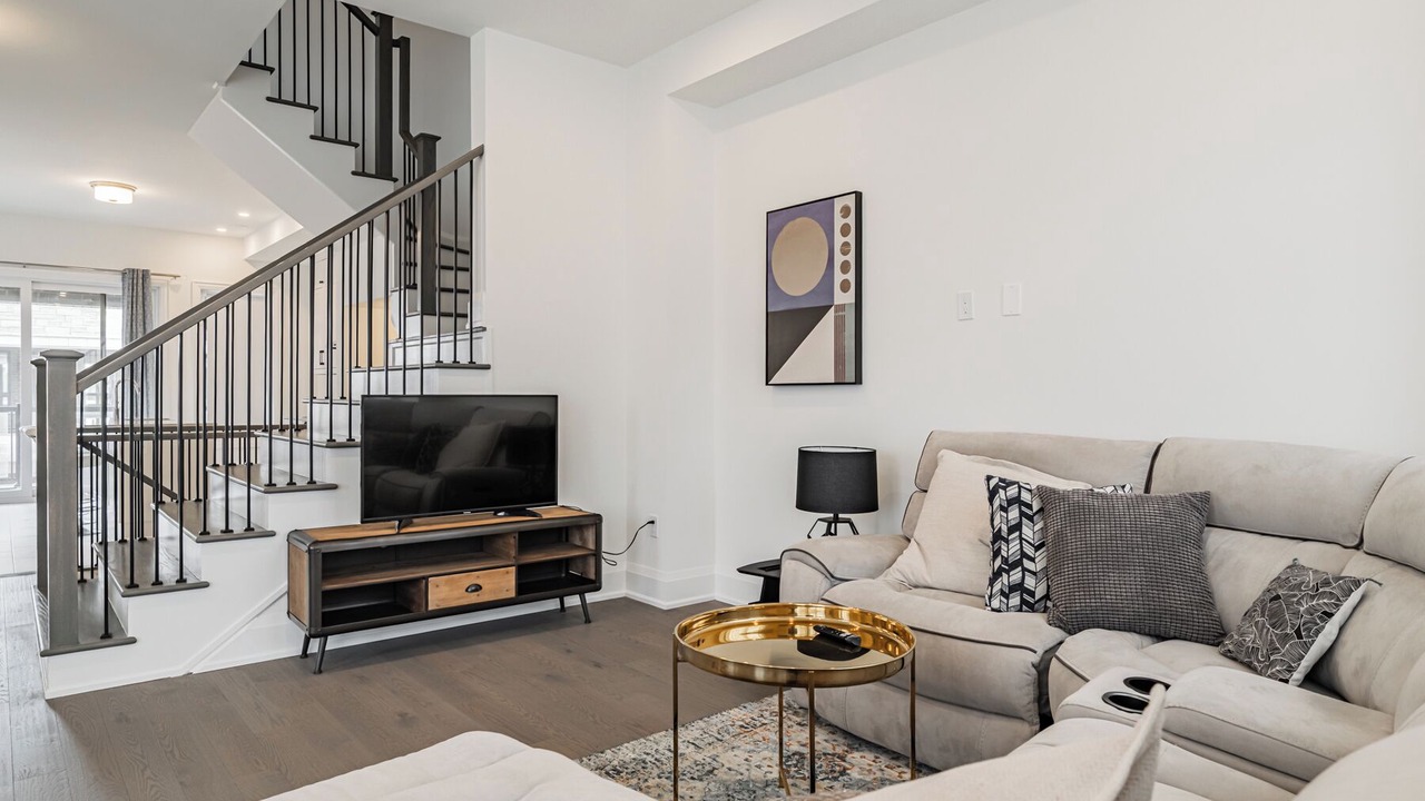 Photo of Livingroom in Oakville