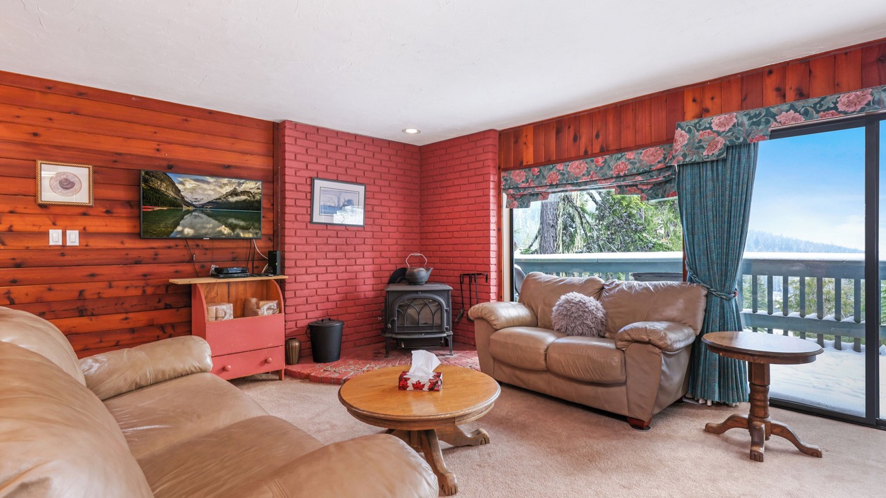Photo of Livingroom in Courtenay