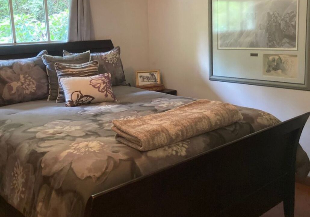 Photo of Bedroom in Roberts Creek
