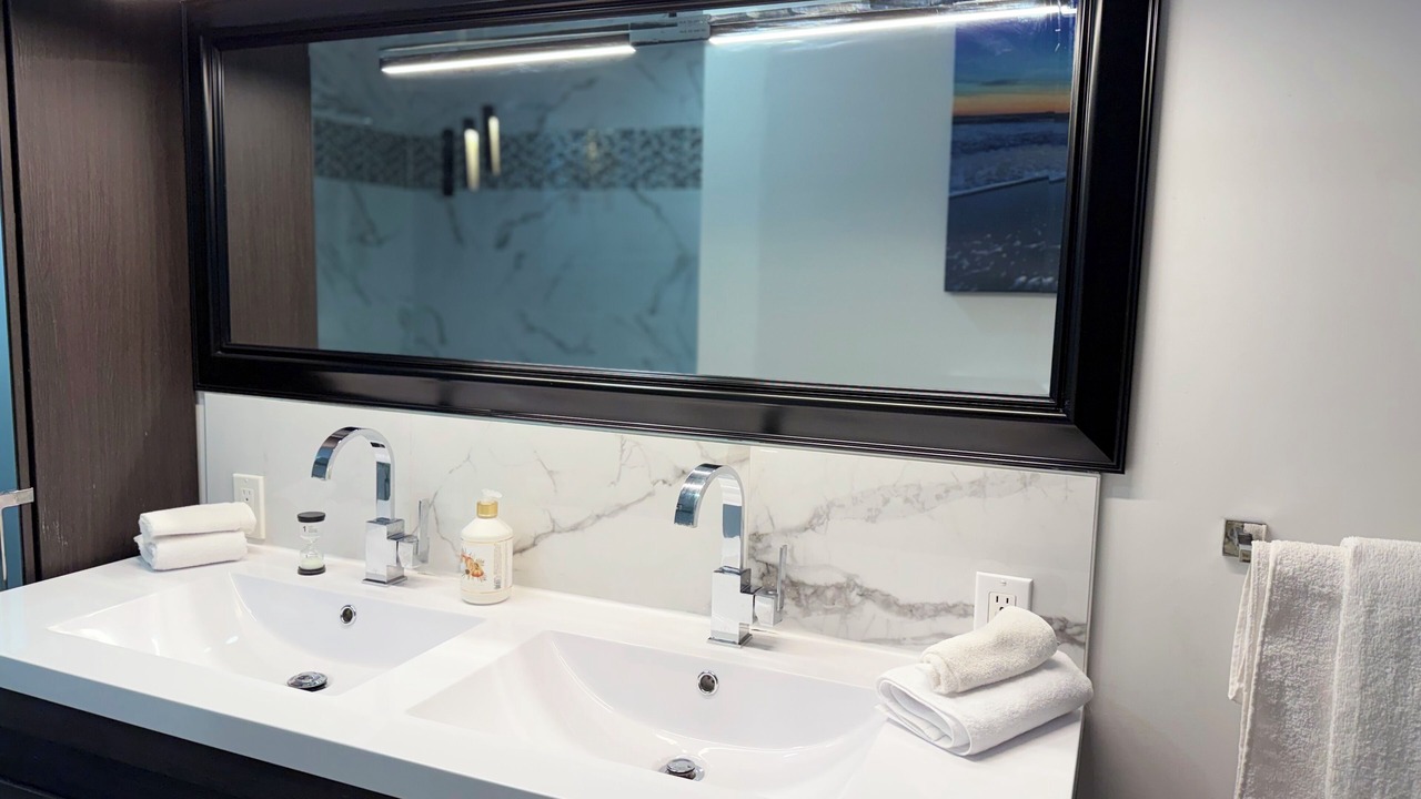 Photo of Bathroom in Saint-Augustin-de-Desmaures