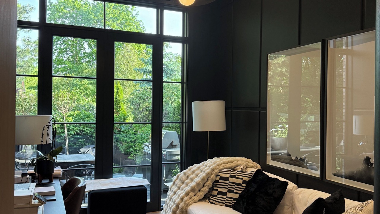 Photo of Livingroom in Lawrence Park