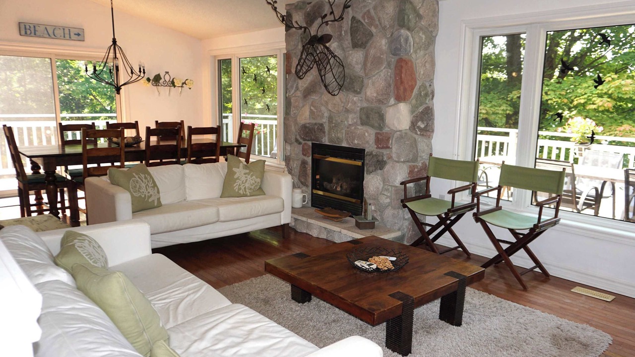 Photo of Livingroom in MacTier
