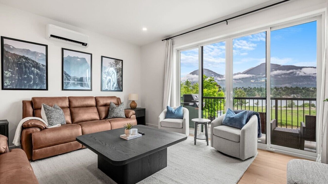 Photo of Livingroom in East Kootenay