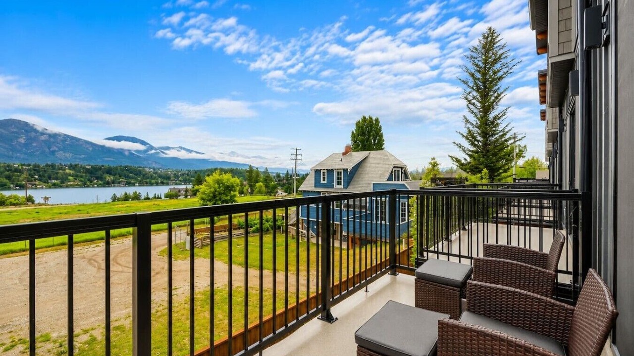 Photo of Patio Balcony in East Kootenay